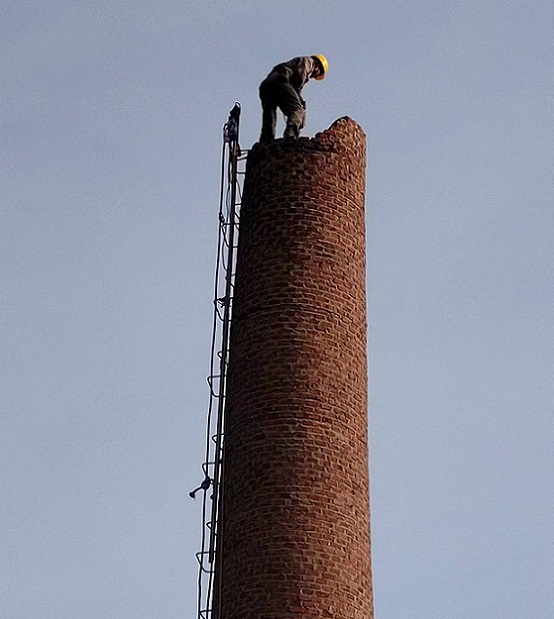 乌鲁木齐烟囱拆除公司:如何做到安全与效率的完美平衡